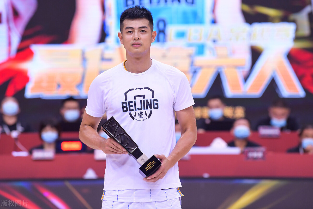 不甩脸子,不闹情绪,为什么还有人质疑王哲林?