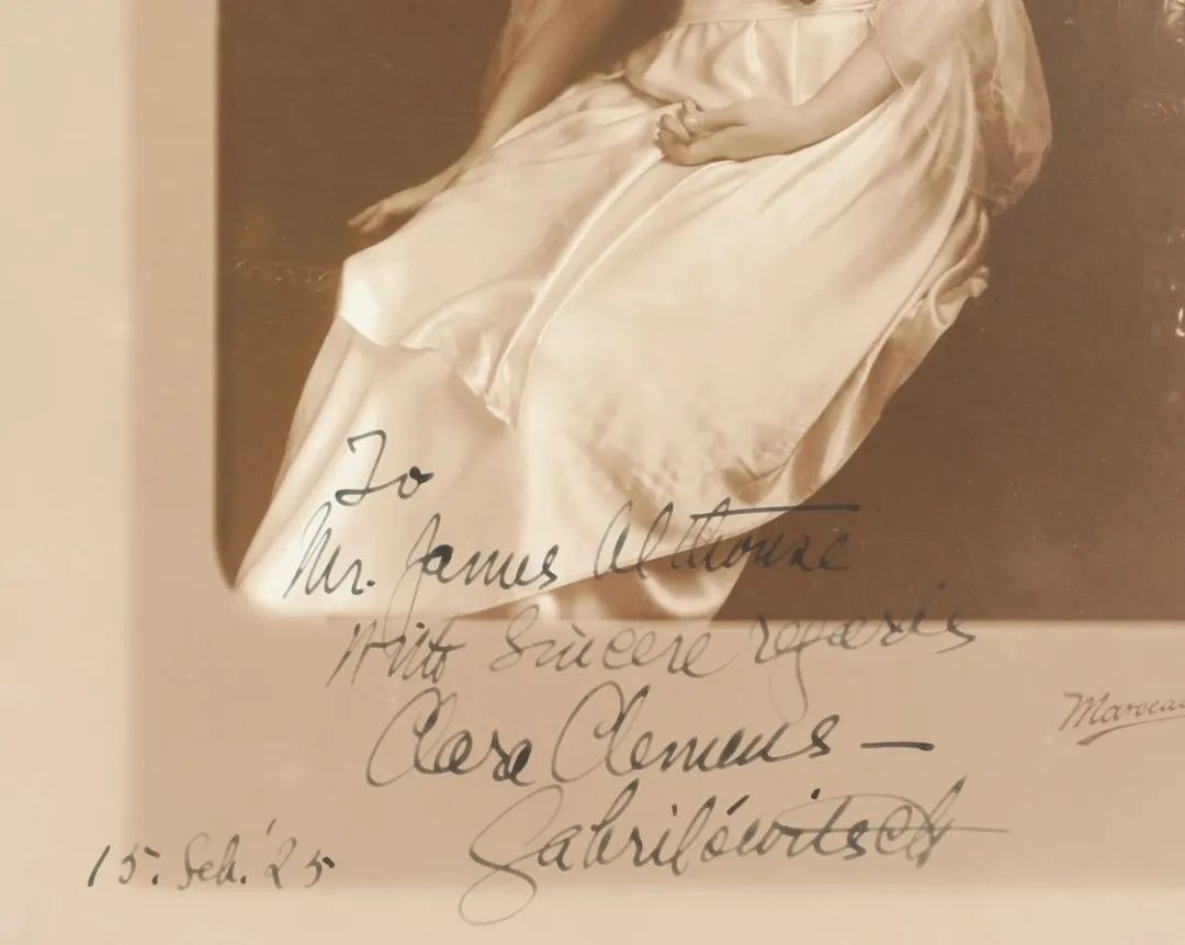 十二月拍|拥抱还是背离，都是在同一个世界里的选择