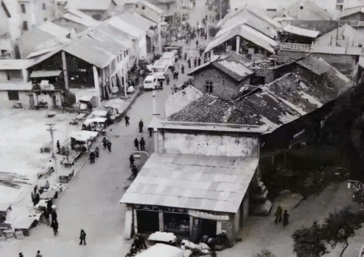 无耻之徒男的抱女的,无耻之极的男人