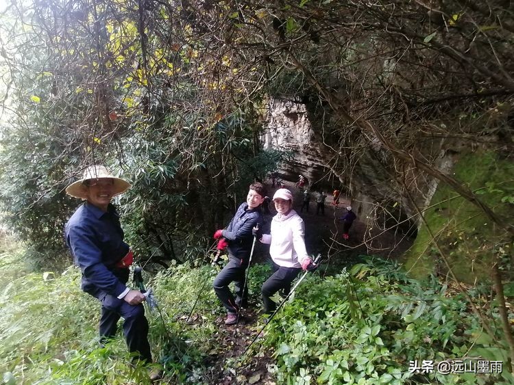 逛天坑、探叮呤当啷洞，去昆明安宁徒步，总有很多惊喜