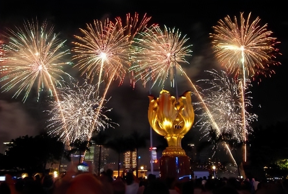 1997年香港回归前，英国又在背后搞鬼，江*民泽**：你越压，我越硬