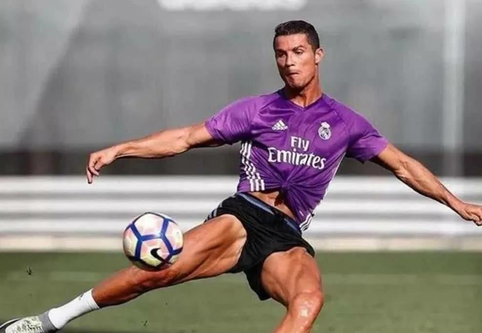 足坛史上最强排名前十球员,足坛上最有实力的5名球员