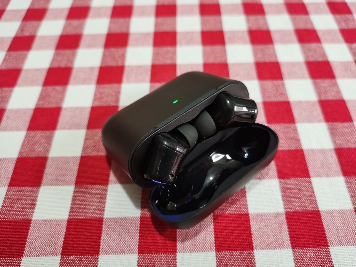 雷蛇战锤狂鲨一代无线耳机怎么样,雷蛇战锤狂鲨v2对比苹果耳机