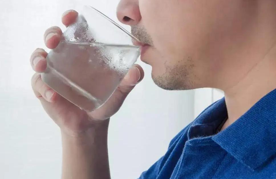 2017年商贩买了只怪鸟，卖150元都没人要，被抓才知是牢底坐穿鸟