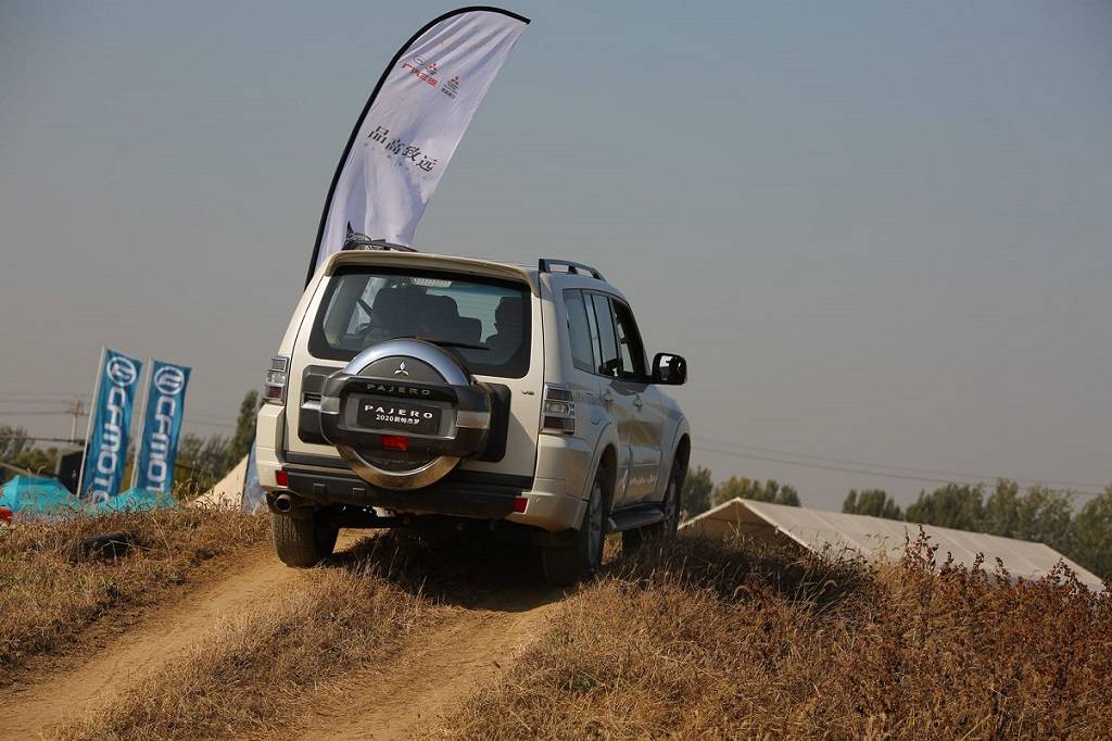 山猫帕杰罗硬派越野,山猫帕杰罗越野能力有多强