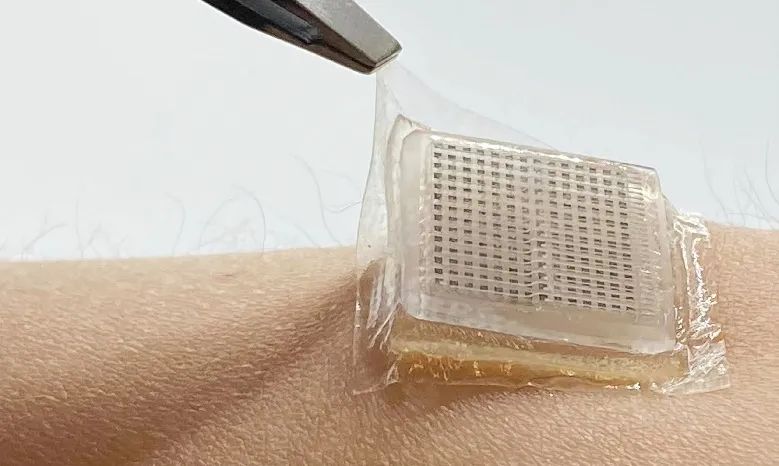 破多项纪录,首个可穿戴超声来了