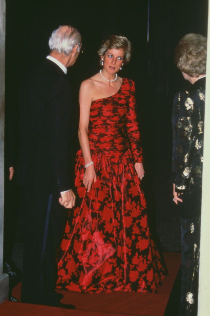 戴安娜王妃礼服大合集,戴安娜王妃最美的衣服