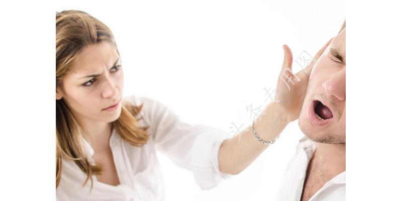 离婚夫妻财产要平分吗,离婚女方挣的钱还分给男方吗