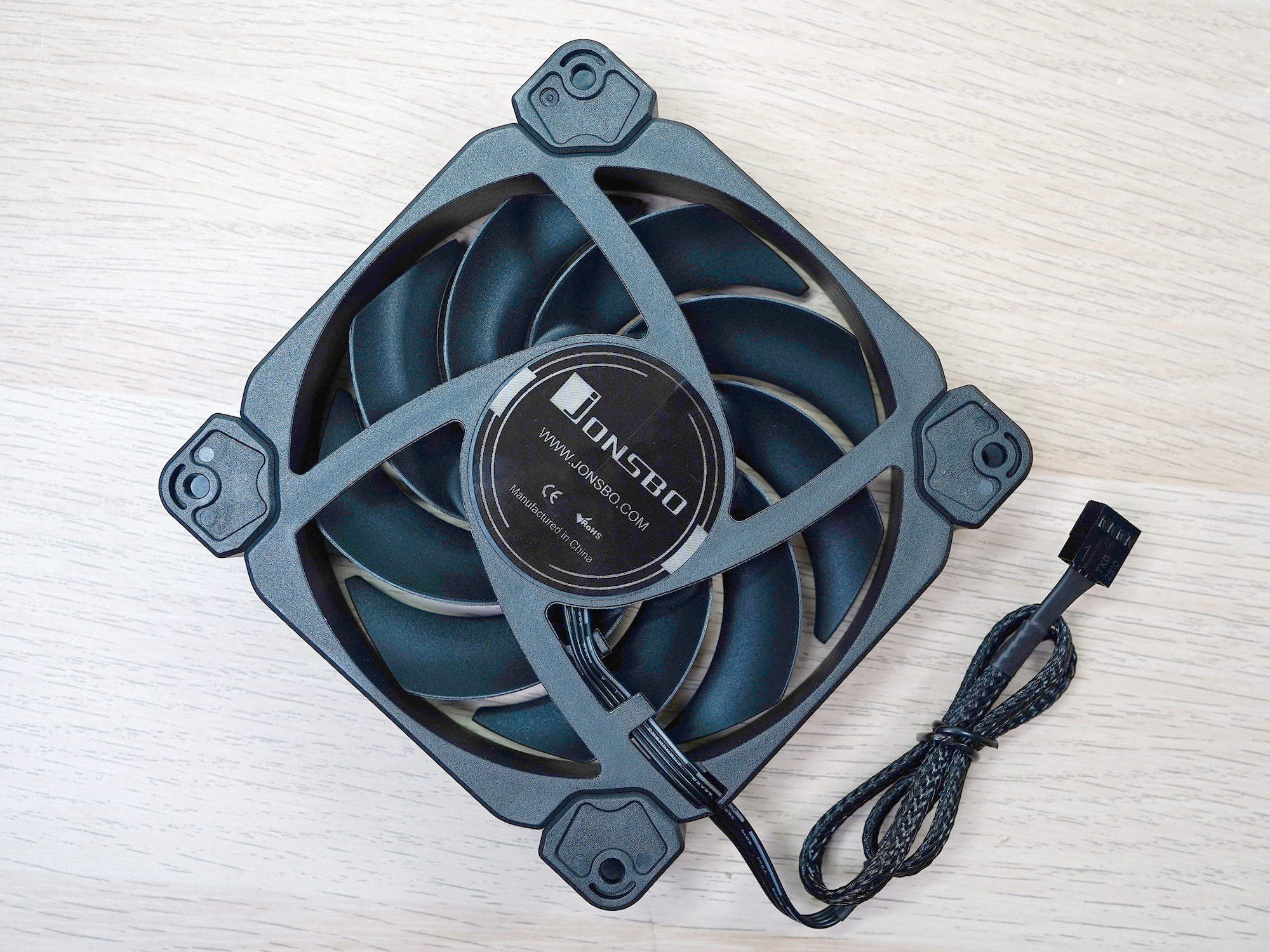 都2022年了，1080p分辨率下4GB显存够用吗？迟到的*X6R5**00XT评测