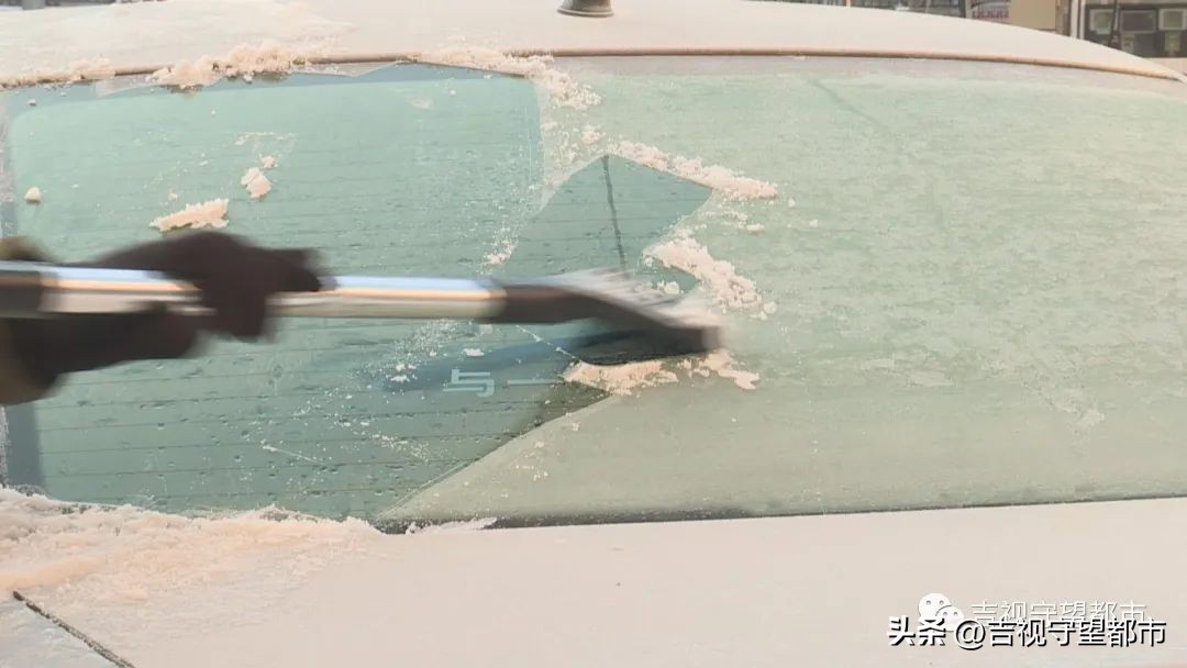 车窗上霜花怎么处理,车窗上霜怎么去除