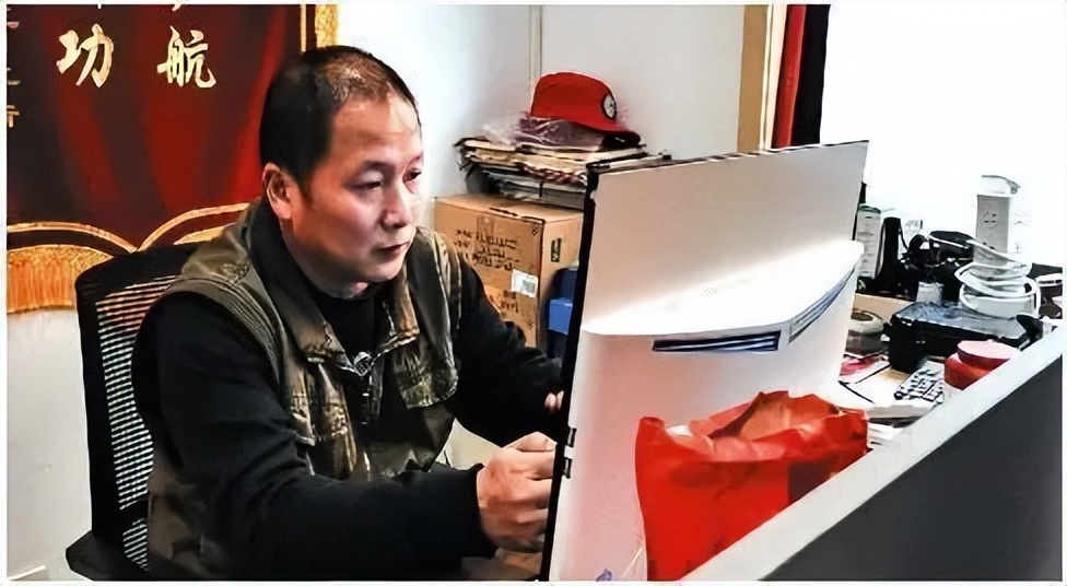 *底卧**“约死群”