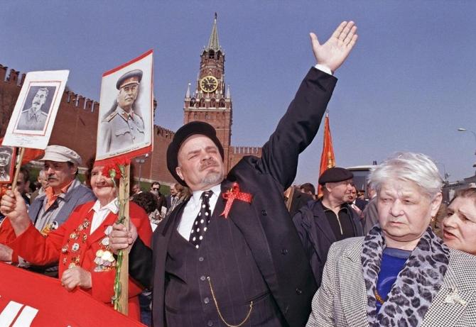 苏联解体后，俄罗斯人民过得幸福吗？美国的行为说明了一切！