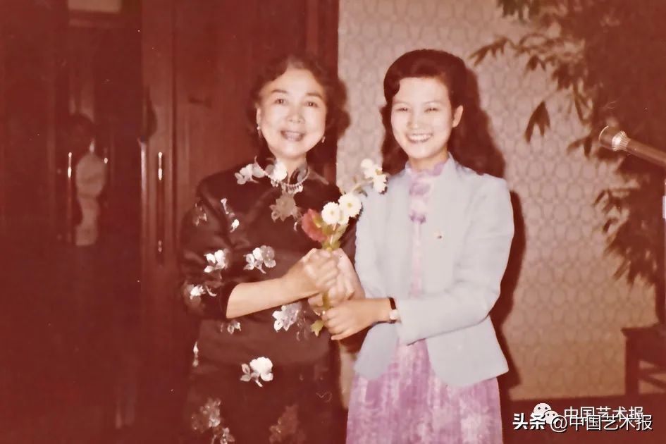 杩欎釜灞曡涓轰粈涔堜細闇囨捈浜哄績,杩欎釜灞曡鎵撶牬鑹烘湳鍜岀敓娲荤殑鐣岄檺