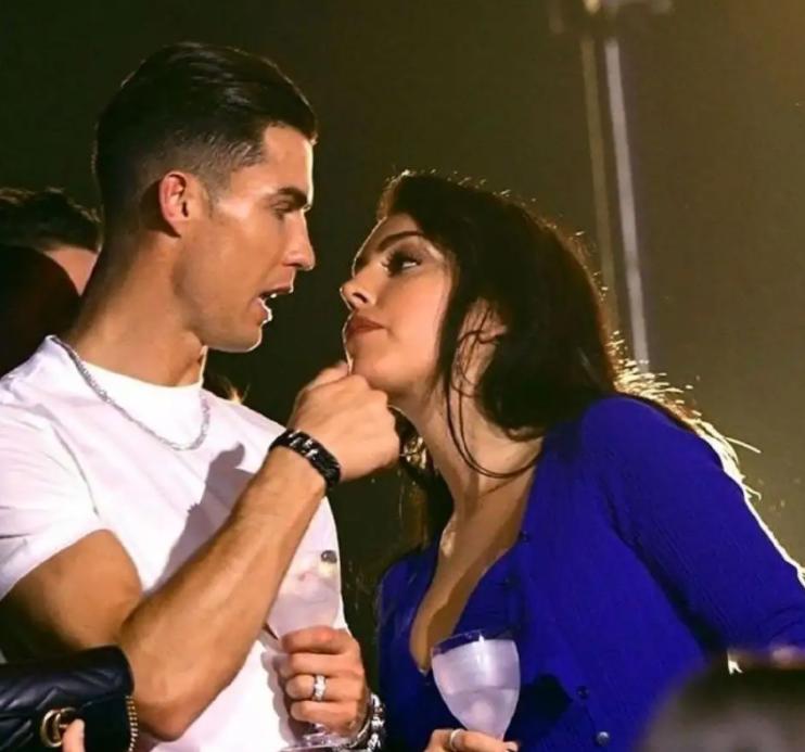 c罗有几个孩子继承了足球天赋,c罗儿子继承足球