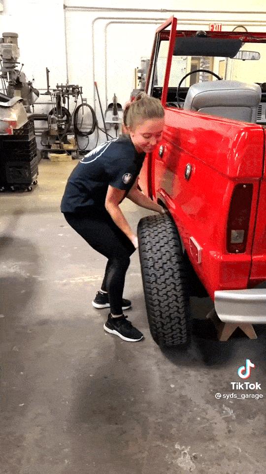 甜心脸蛋+*物尤**身材，但没人说她是花瓶