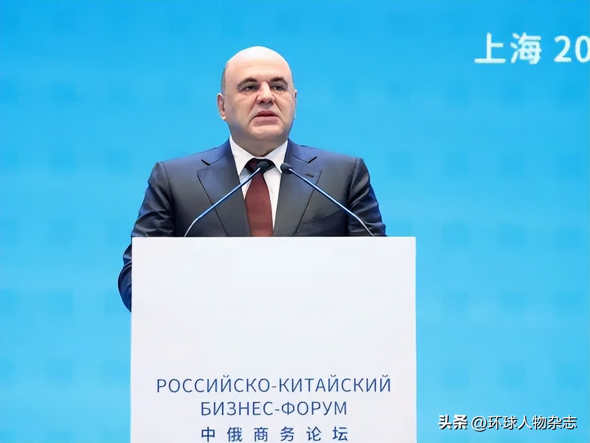 俄罗斯总理，钢琴比普京弹得好？