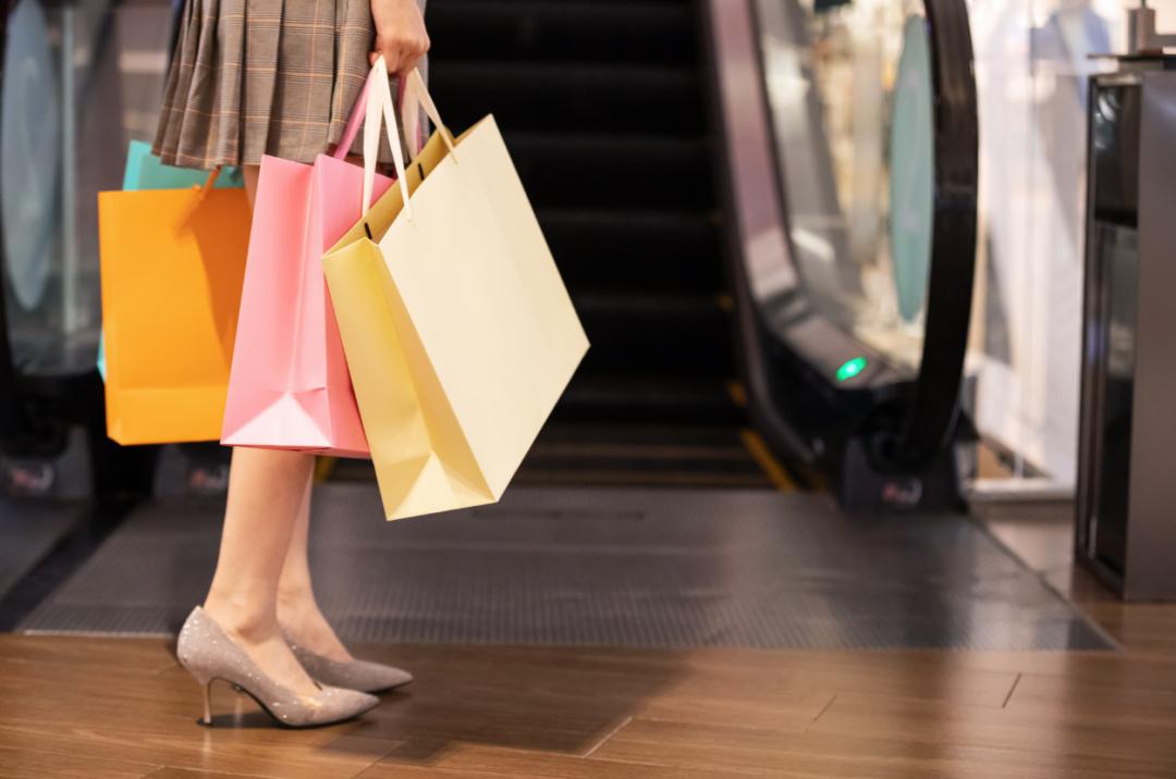 年轻人奥特莱斯,年轻人爱上奥特曼