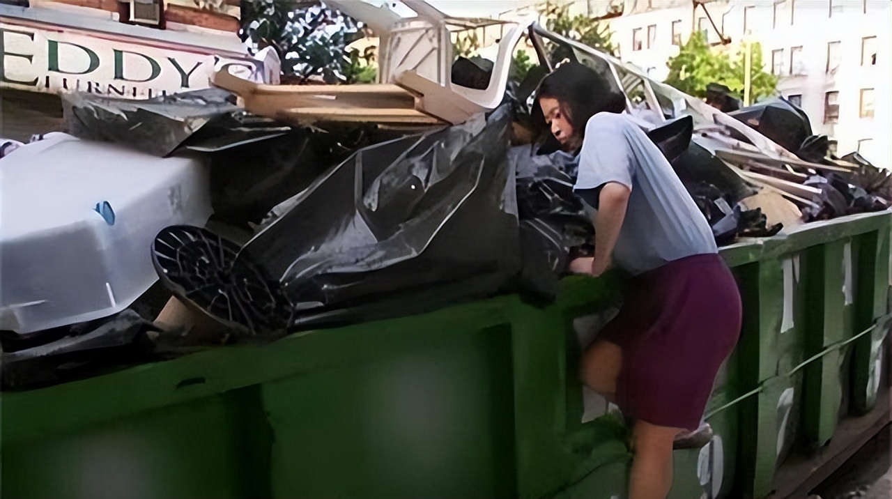 女白领二十年不买内衣,女子20年不买内衣