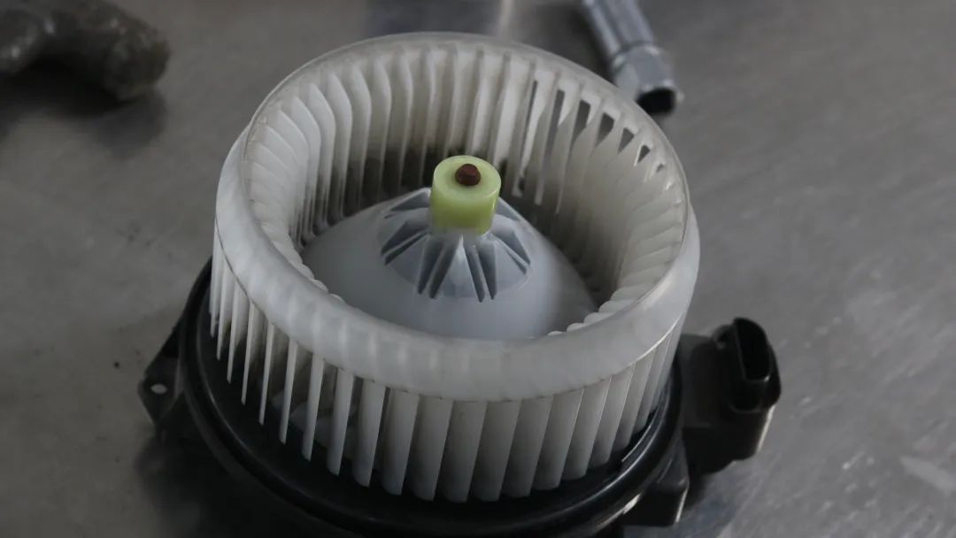 陆巡lc100中控台翻新视频,陆巡lc100内饰翻新