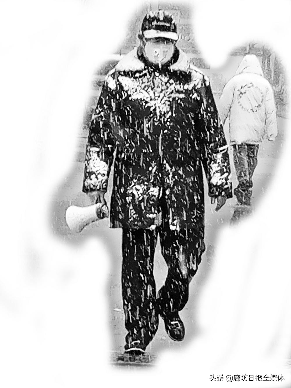 万家灯火下孤独的背影,看万家灯火的背影