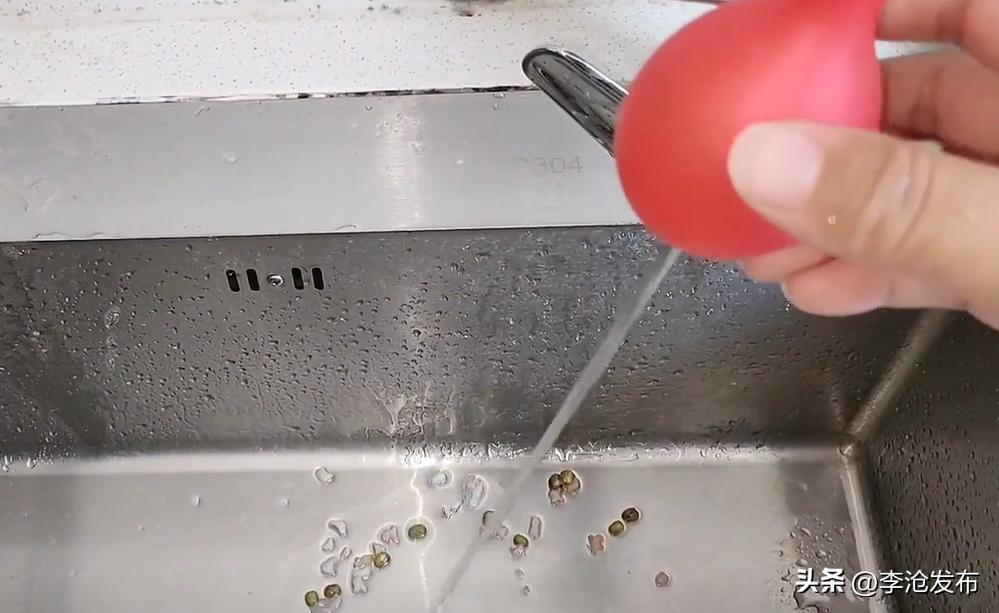 水龙头气球套效果,怎么把气球套在水龙头上