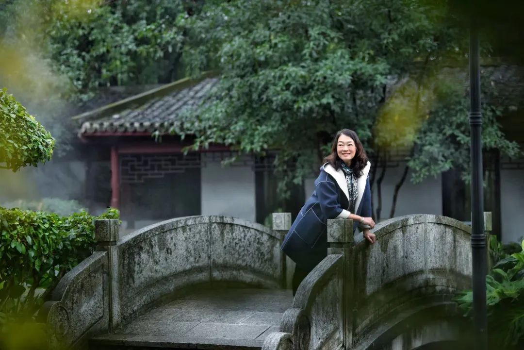 赚钱越来越难怎么提高自己的收入,上班赚不到钱该怎么赚钱