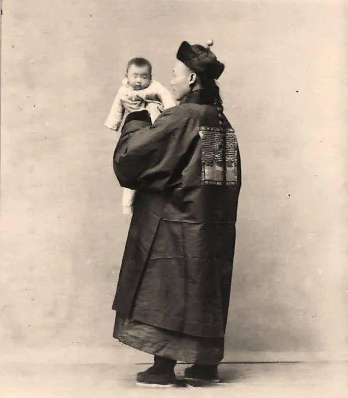 【晚清*楼青**旧影】女子丰乳肥臀，媚态撩人，风姿依旧！