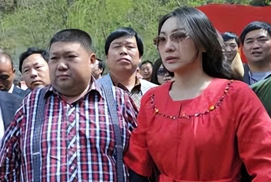 毛主席唯一的孙媳妇，誉为军中一枝花，曾在青藏高原当兵