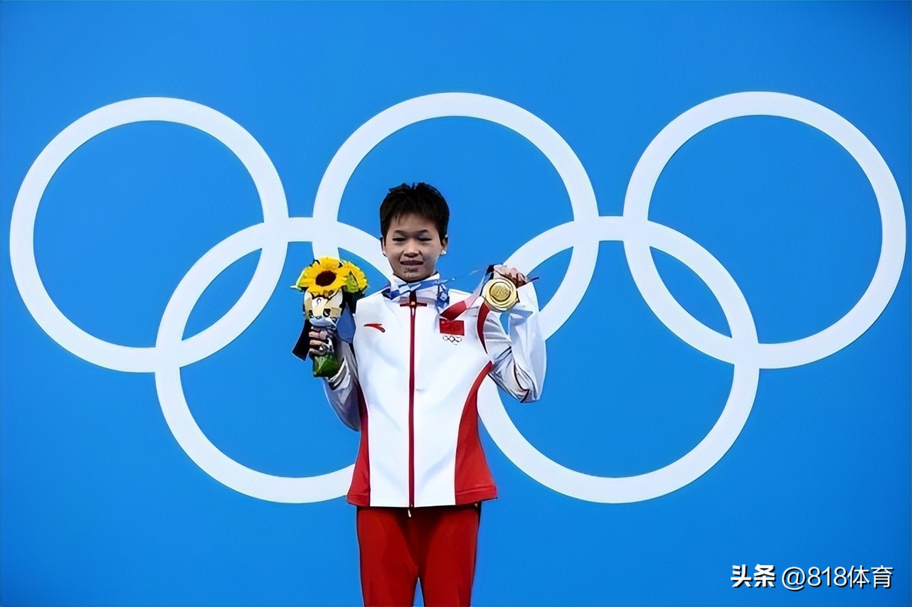 心疼!全红婵家遭台风重创,不少果树被吹断,父母合力修理破损房顶