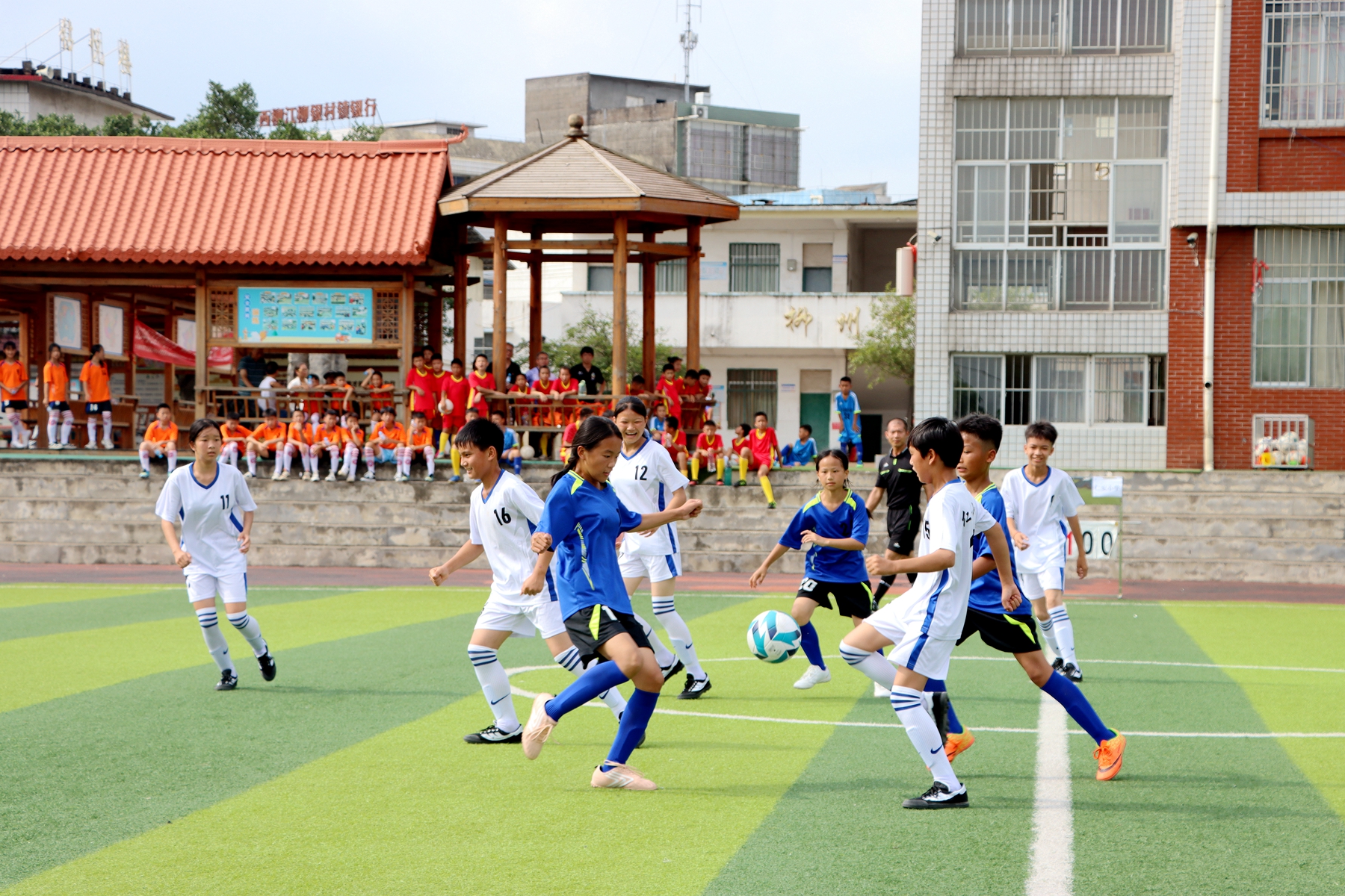 逐梦杯足球比赛小学,小学足球联赛开幕报道
