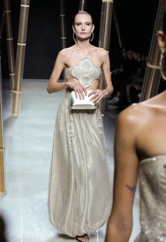 Armani阿玛尼2023春夏女装星光熠熠，优雅之姿态