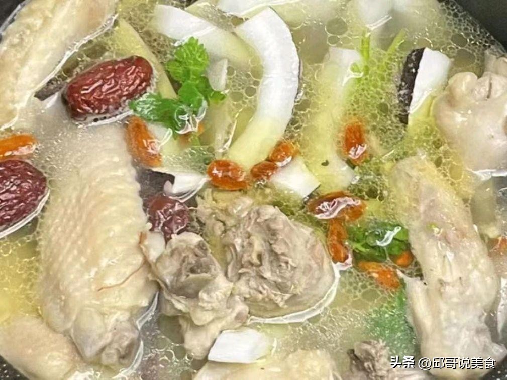 冬天润肺全家都适合喝这道汤,冬天天气干燥喝什么汤润肺滋阴