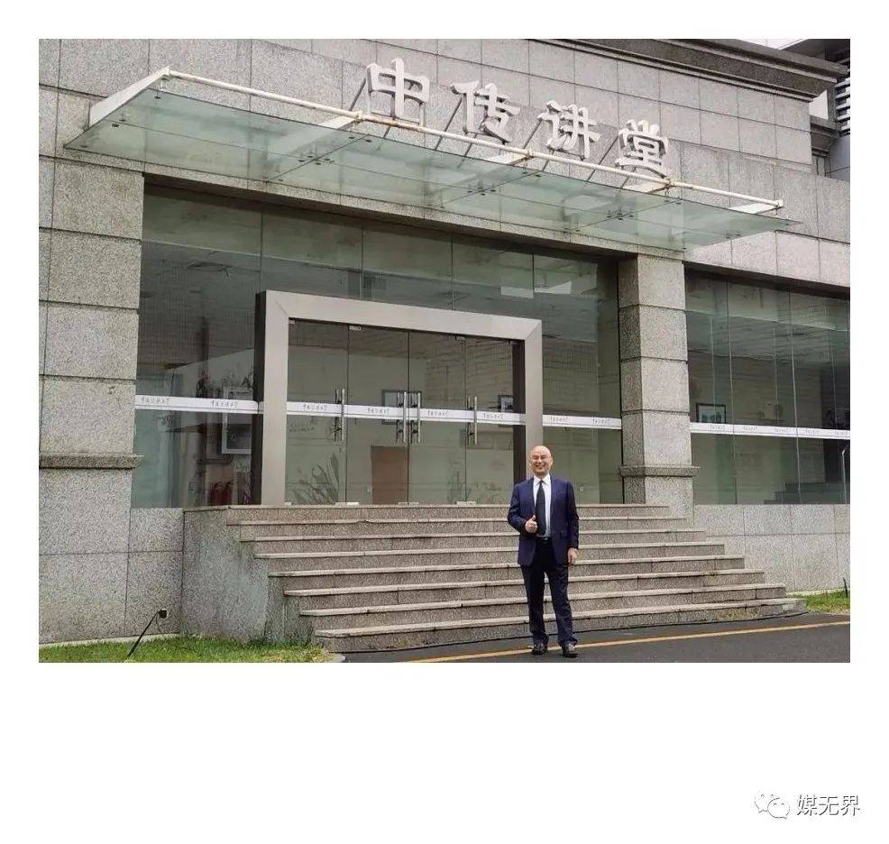 户外媒体广告哪些行业好,户外广告与网络广告的优劣势