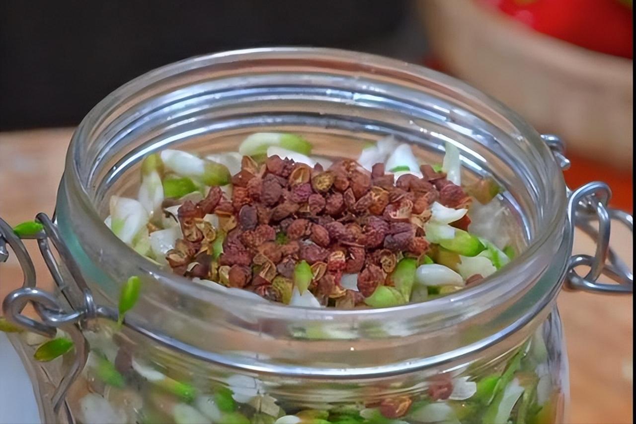 槐花怎么吃好吃又下饭,槐花一道绝佳的自然美食