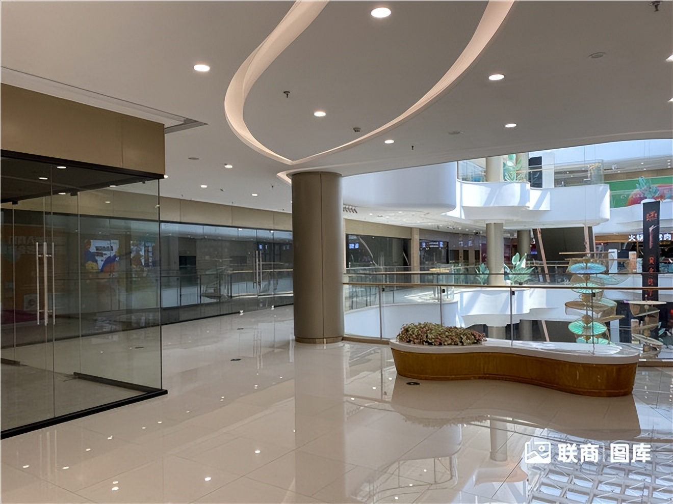 “鸽王”、潮玩街区…实探杭州近期新开的三个商场