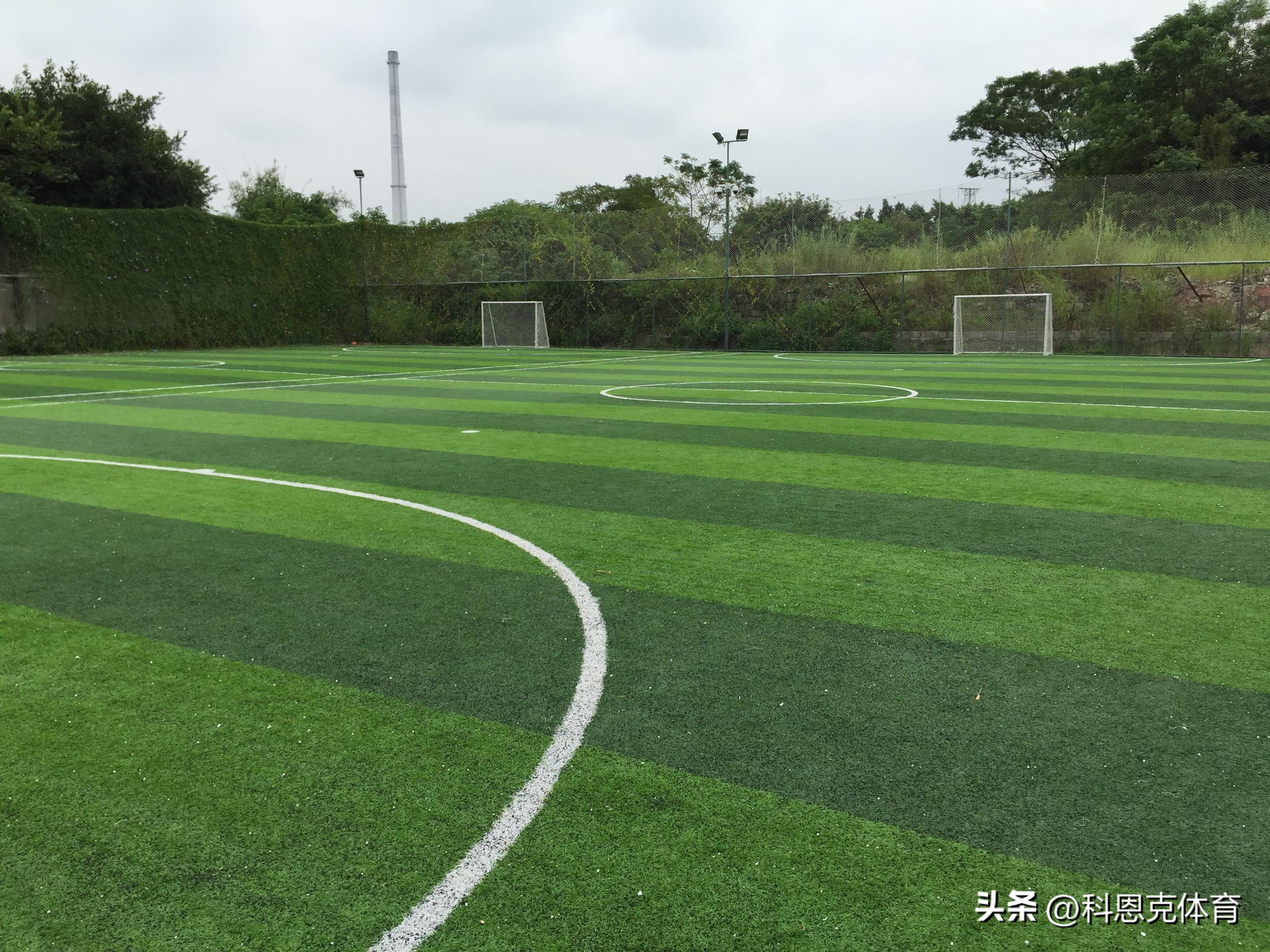 5公分人造草坪充砂颗粒用量,人造草坪充砂和填充颗粒过程