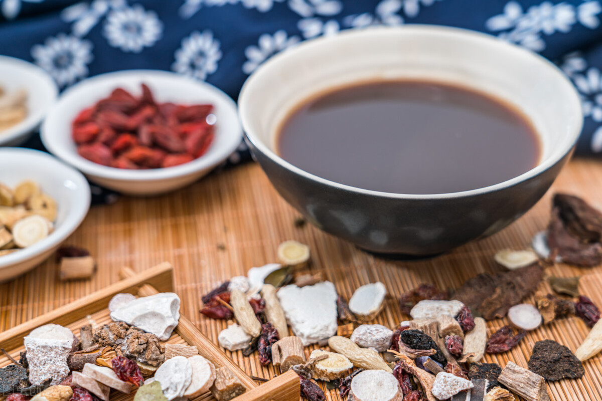 吃药后怀孕的孩子会怎样,刚发现怀孕但是之后吃药了有事吗