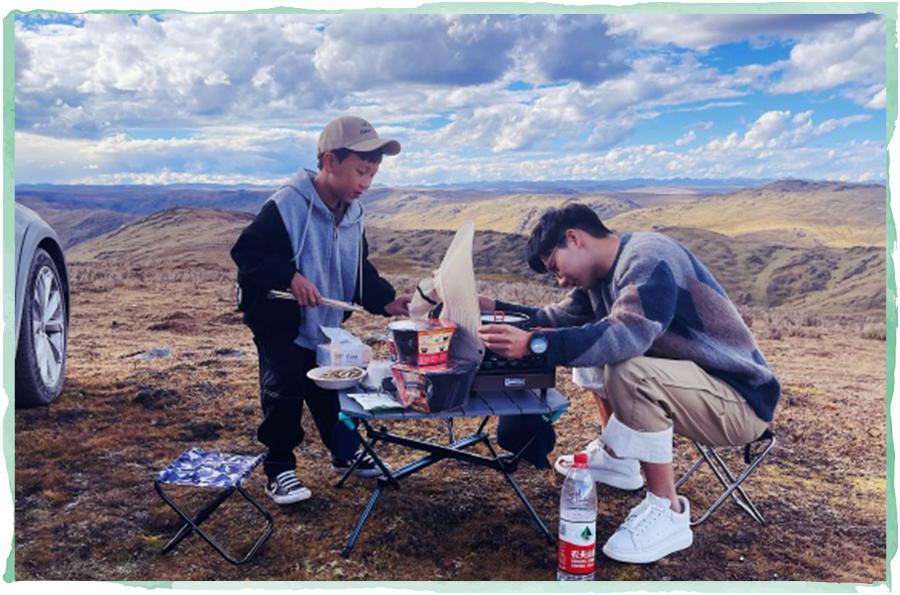 史上最苦亲子游，最惨时三人分一碗泡面！我为什么还要带年糕来？