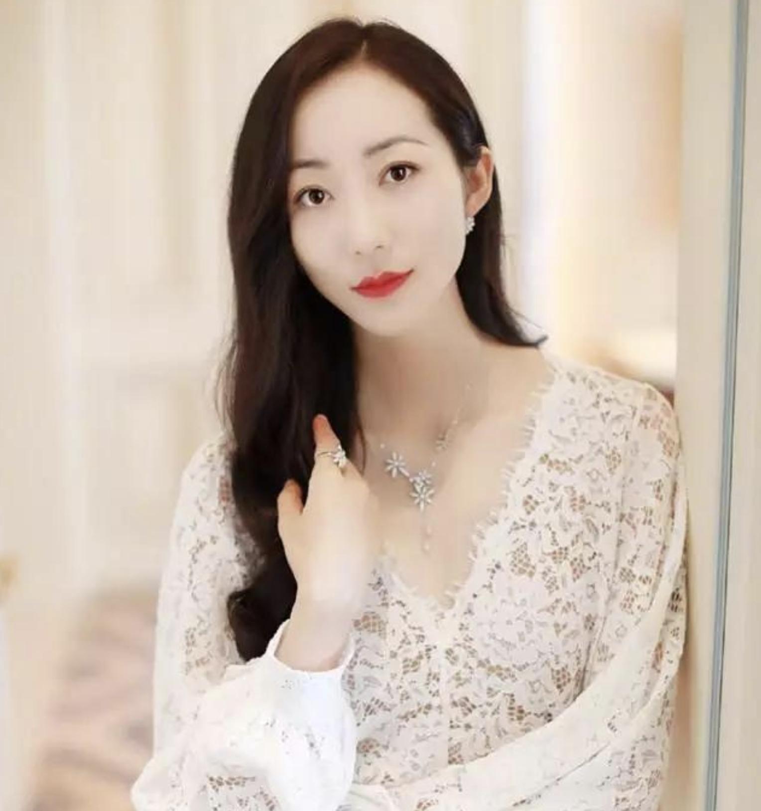 表面是普通女星实际是富豪千金,盘点娱乐圈中家世显赫的五位女星