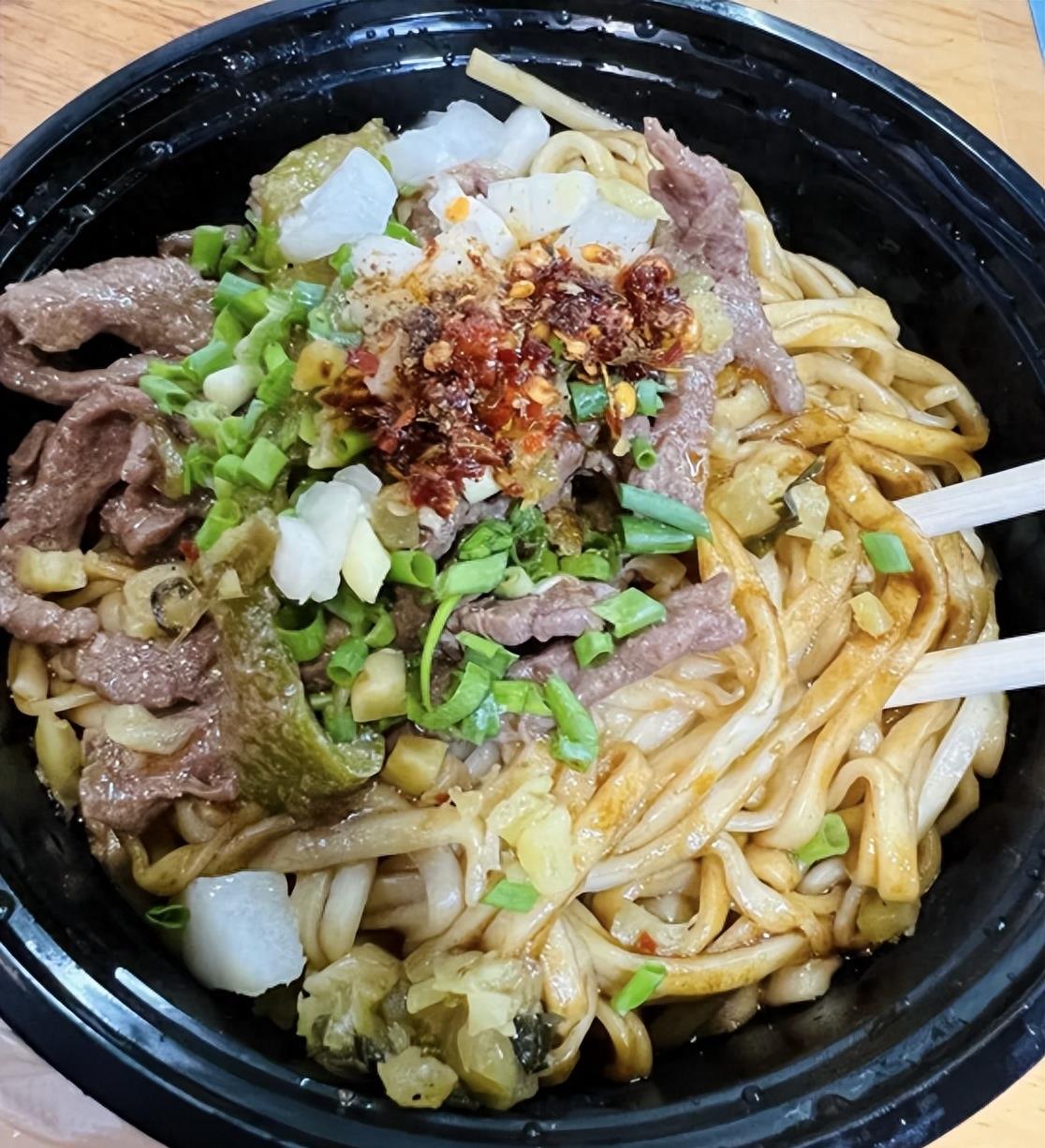 「美食城探秘」：朱一龙新片背后的隐藏美食！