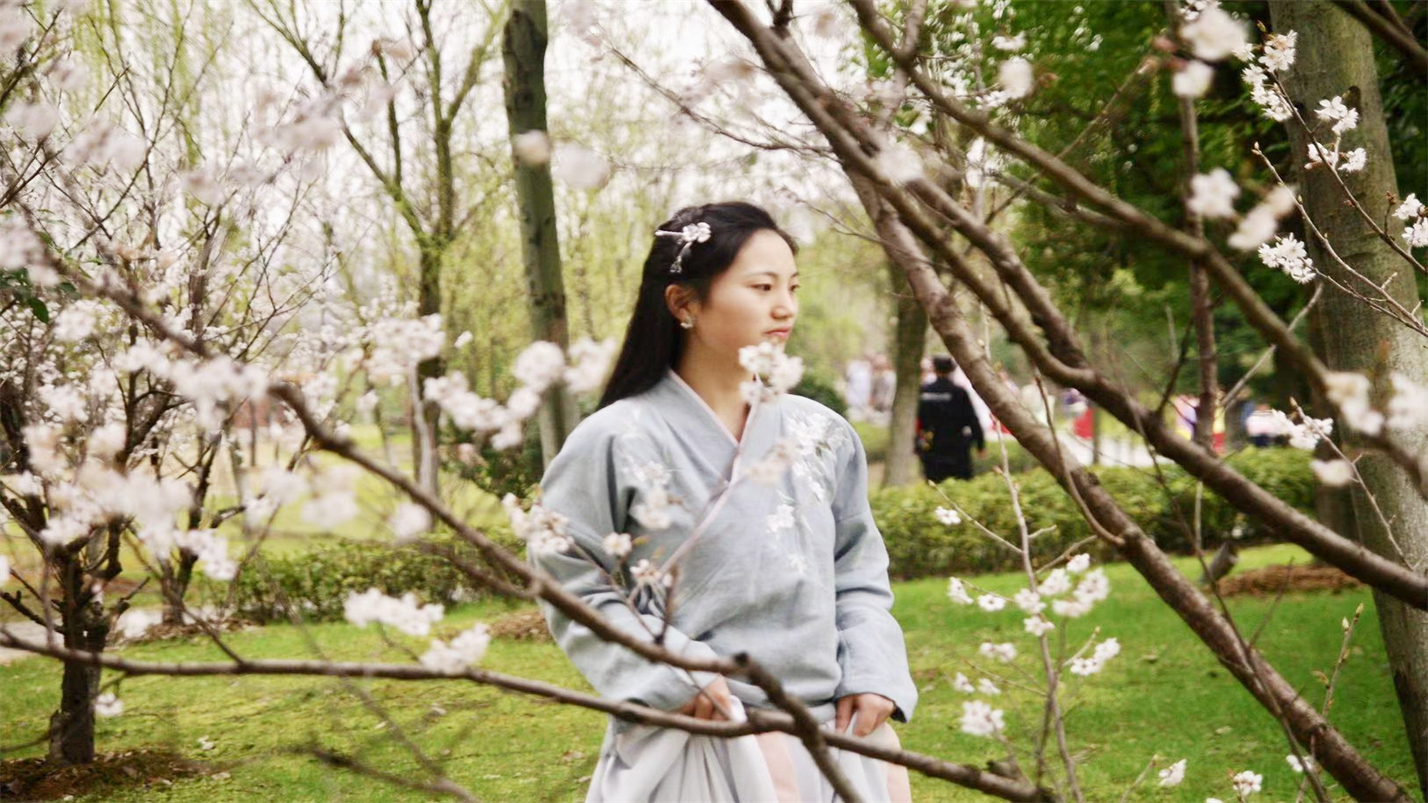 春情春思春景赏，春思春念春日长