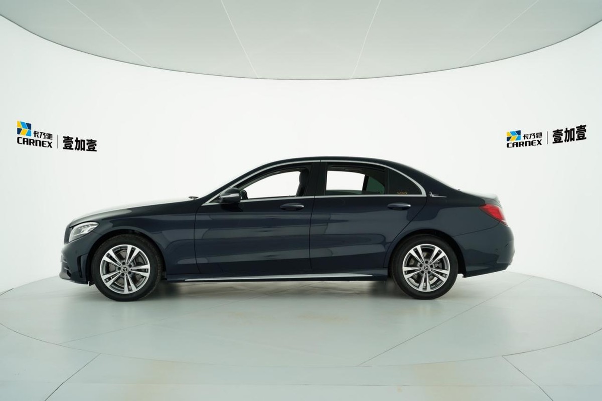 存款一个小目标，开一台30万的奔驰C？看看国足教练都开什么车？