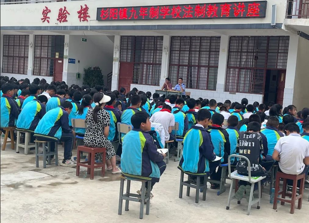 交通安全进校园文明交通伴我行,交通安全进校园守护平安伴成长