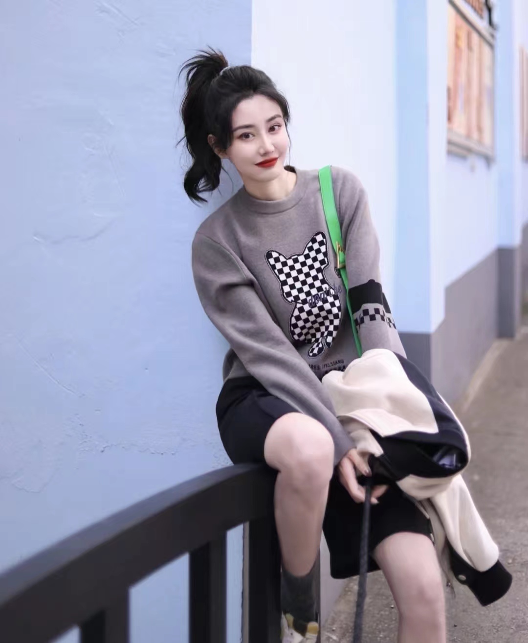 卫衣搭配什么外套裤子更好看呢,卫衣搭配什么衣服好看又实用