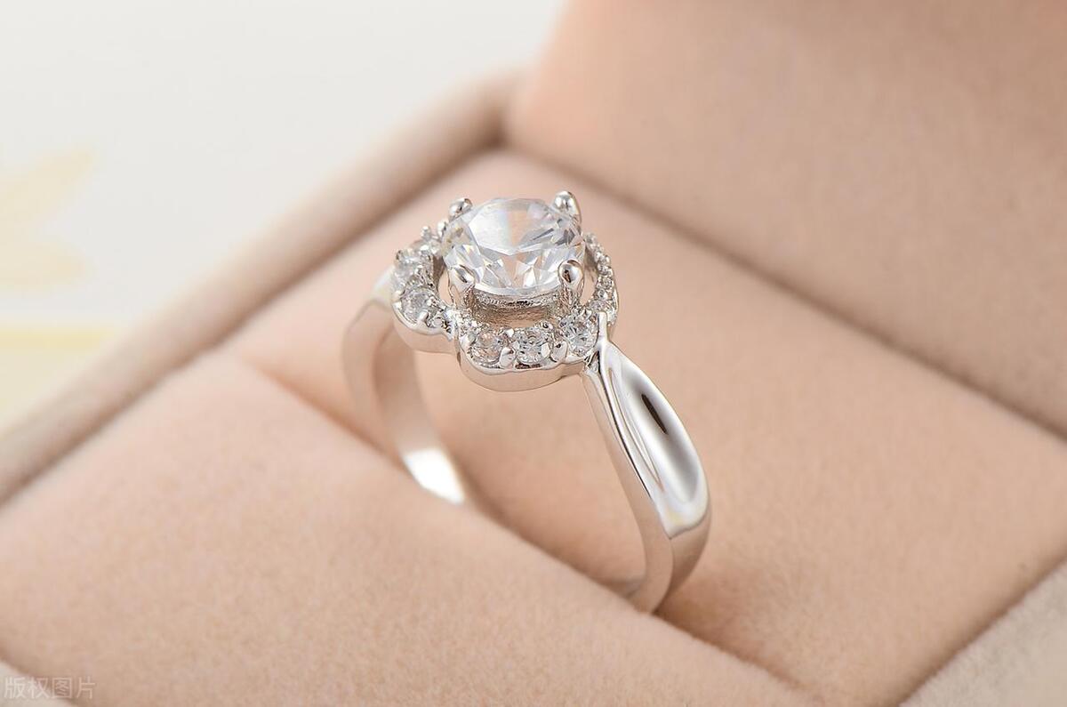 教你如何挑选性价比高的钻戒,4c品质比较好的0.5分钻戒