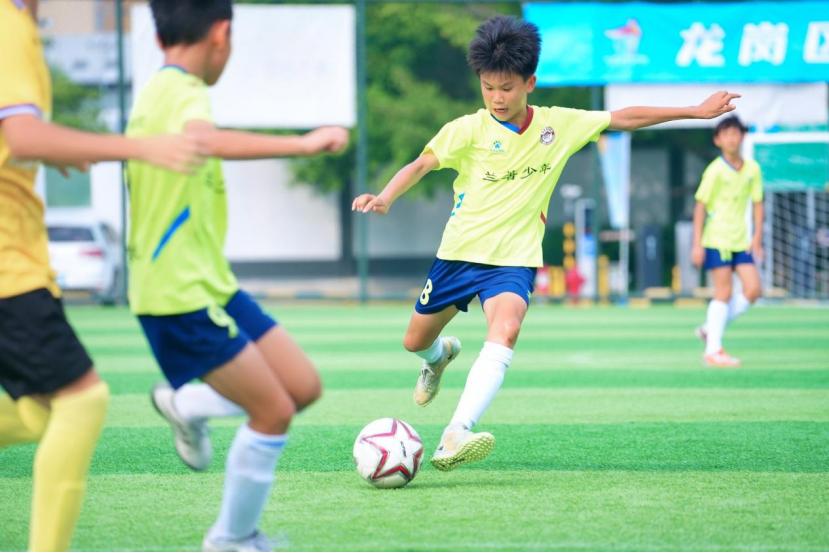 龙岗区青少年足球比赛,青少年足球比赛落幕