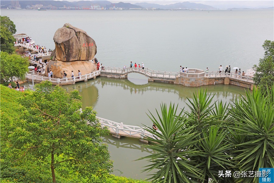 悬挂五星红旗豪华邮轮招商伊敦号，穿过百年历史尘烟再次启航