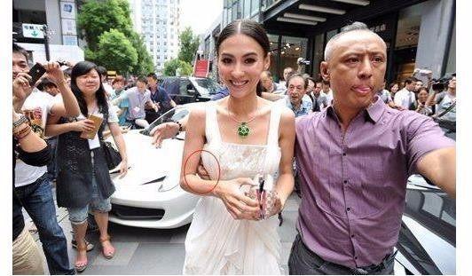 范冰冰和李解舌吻视频女演员被骚扰是常事！范冰冰胸部多次被