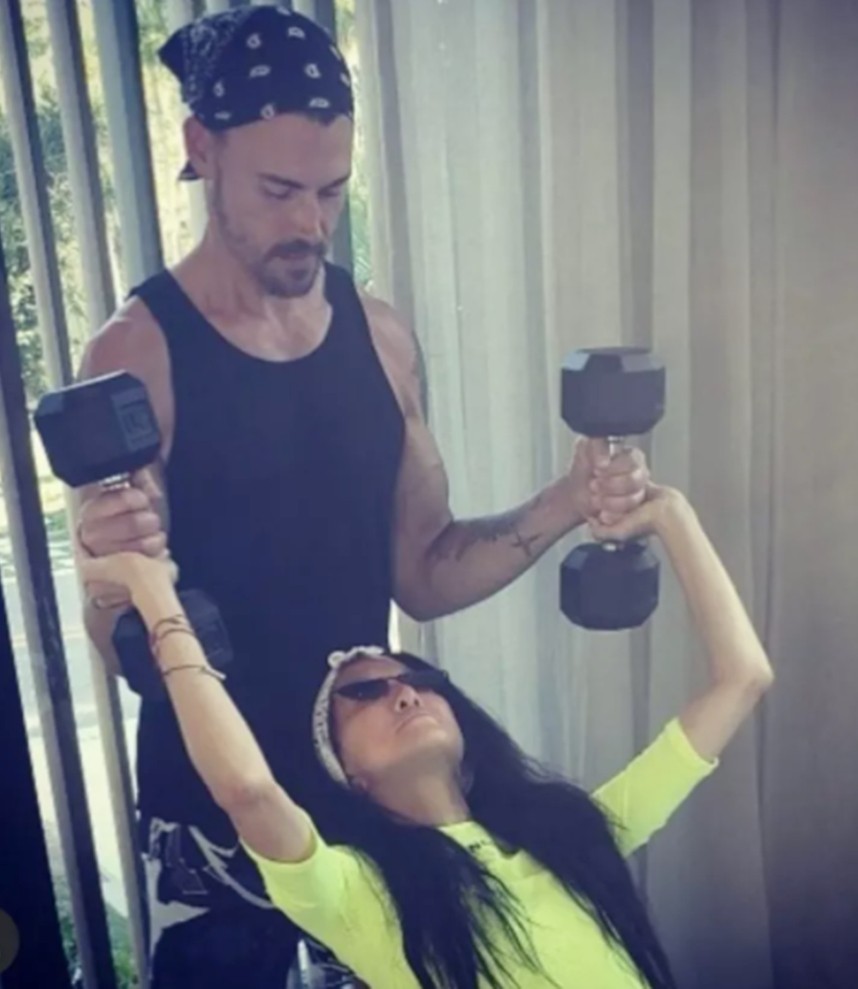 71岁王薇薇穿衣打扮,73岁王薇薇走红毯惹关注