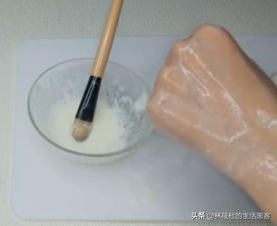 如何收缩脸部粗大毛孔,脸部毛孔粗大最好的解决修复方法